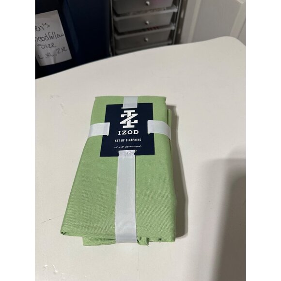 IZOD Set of 8 Napkins 18'X18" (42cmX42CM) NWT - Picture 1 of 2